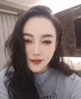 大胸  性感嘴唇 跳跳糖服务