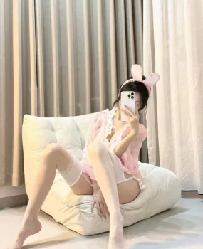 刚刚结婚不久，出来兼职