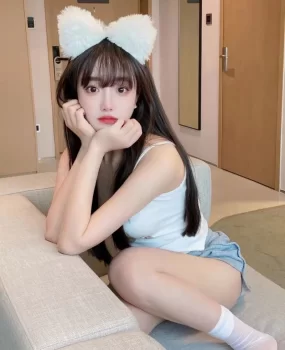 大眼睛气质阳光女孩刚下海