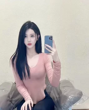 被爱伤过的小姐姐剪成短发重新开始感觉更骚了