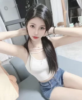 热辣白皙肌肤小蛮腰居家型温柔女人听话乖巧