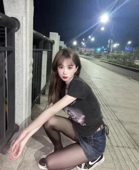 菏泽清纯天然白虎妹子，温柔体贴，白虎逼，闻起来一点味道都没有，很满意