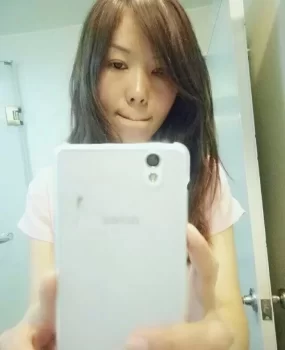 【长腿丝袜】扣住她双手，舔遍她的敏感部位