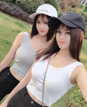 双胞胎姐妹，体验回味无穷